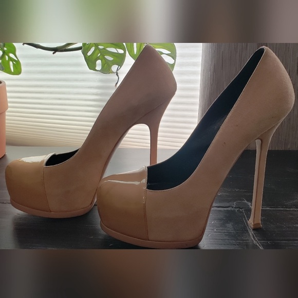 YSL Yves Saint Laurent TribToo in Tan Suede with Patent Leather Toes - Picture 3 of 8